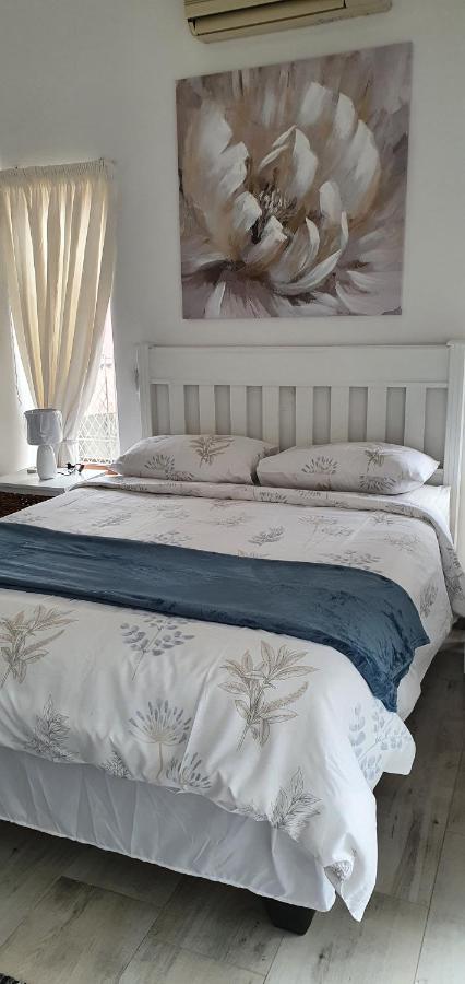 Summer Sand Holiday Cottages Scottburgh Eksteriør billede